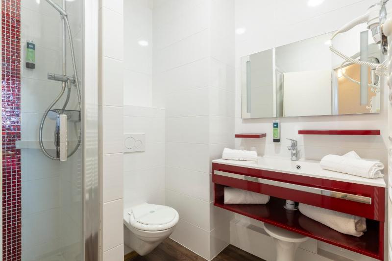Double Room with Shower image 4