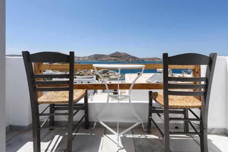 Double Room with Balcony and Sea View image 3