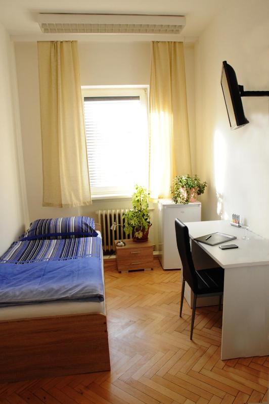Budget Single Room with Shared Bathroom image 3