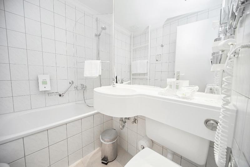 Single Room image 3