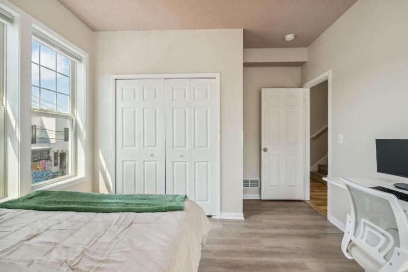 Newly Renovated 5BD 4BA Home near Downtown - image 13
