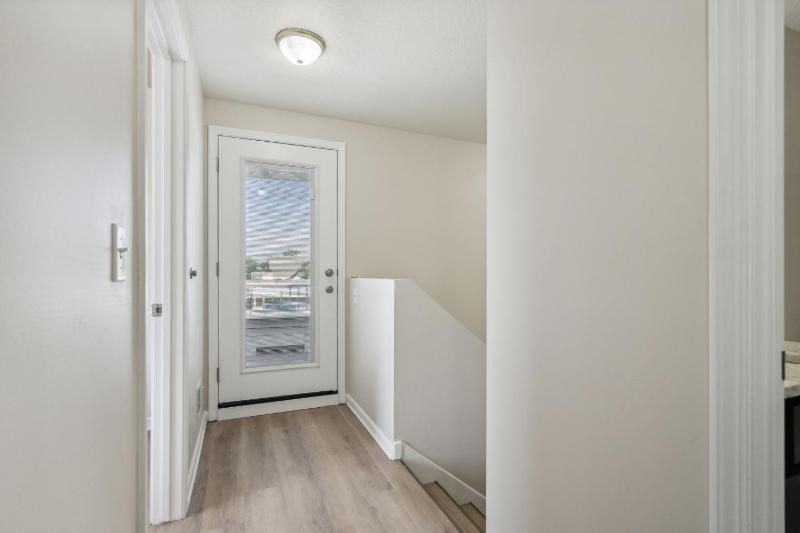 Newly Renovated 5BD 4BA Home near Downtown - image 28