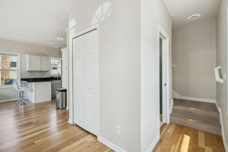 Newly Renovated 5BD 4BA Home near Downtown - image 47