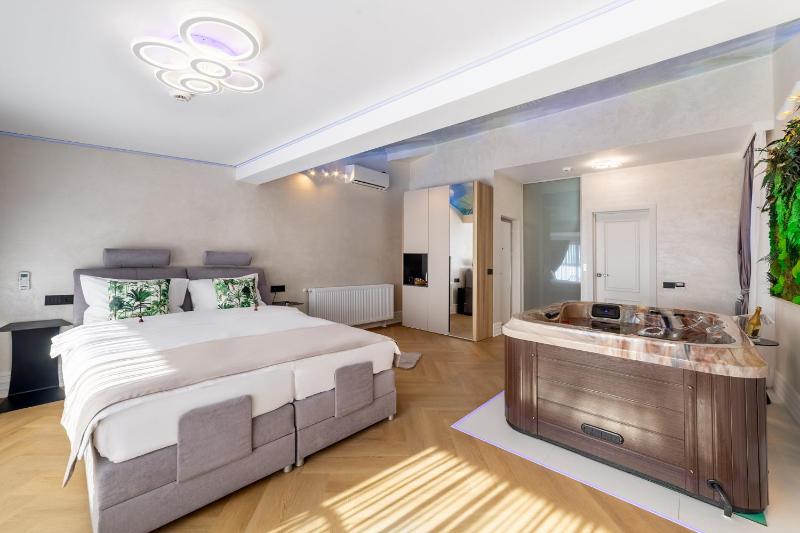 Crystal Luxury - image 3