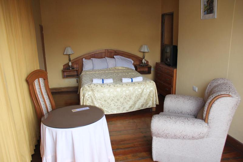 Hostal Lluvia de Oro - image 1