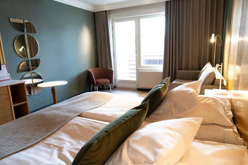 Double Room with Balcony image 2