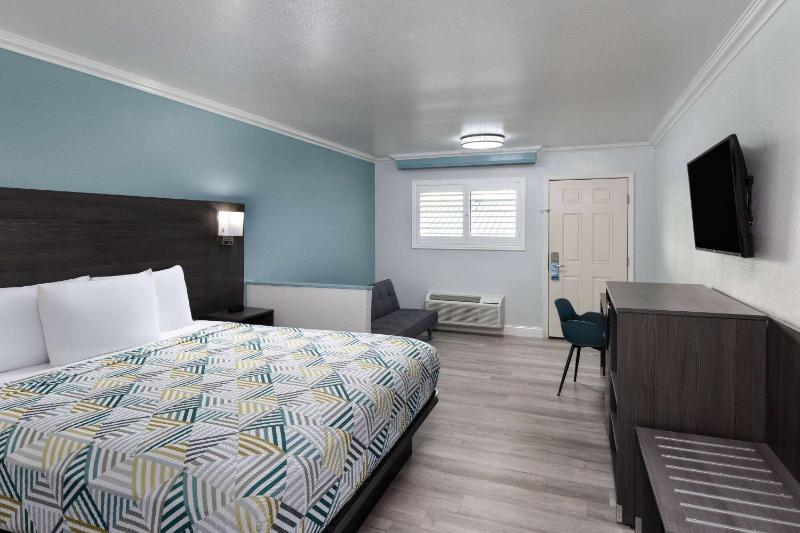 King Room - Non-Smoking image 1