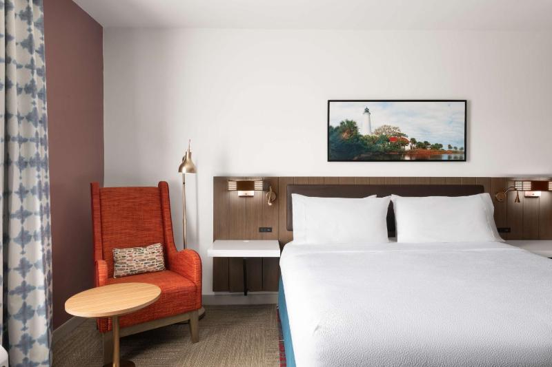 King Room with Accessible Tub - Mobility Access image 3