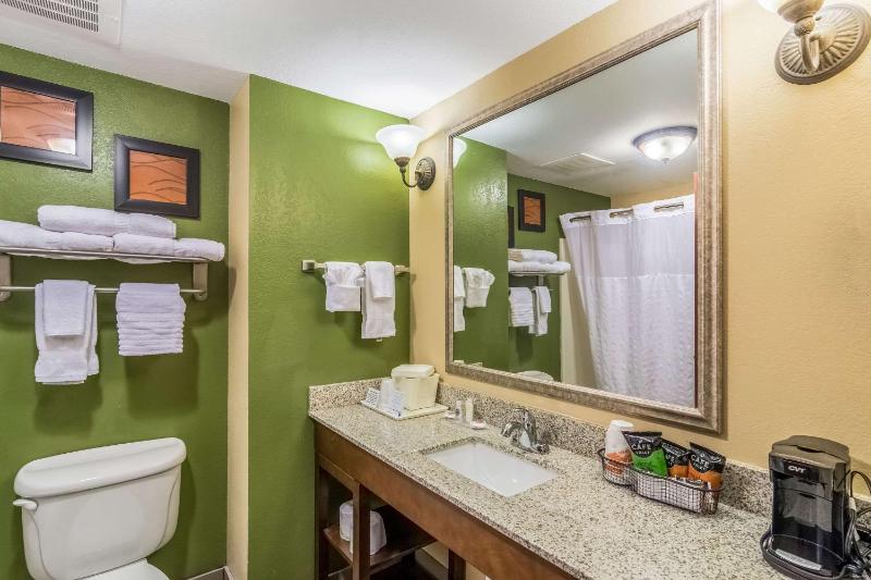 King Suite - Non-Smoking image 2