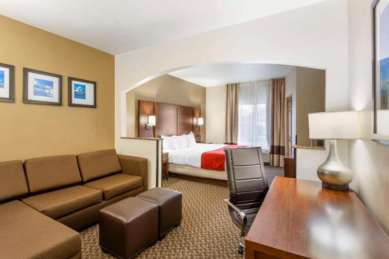 King Suite - Non-Smoking image 3