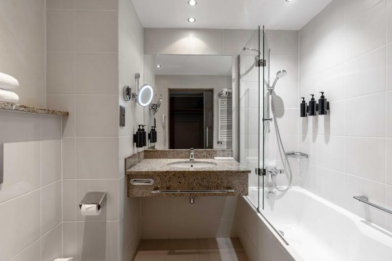 Superior King Room image 2