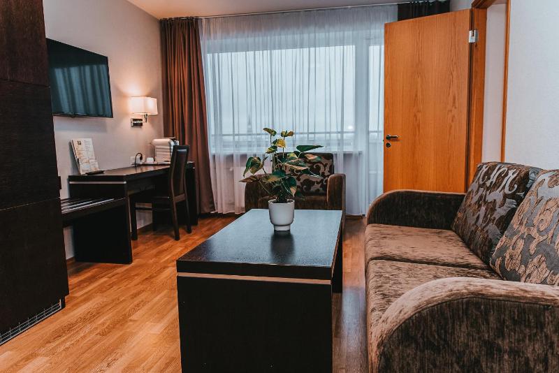 One-Bedroom Suite with Balcony and City VIew image 4
