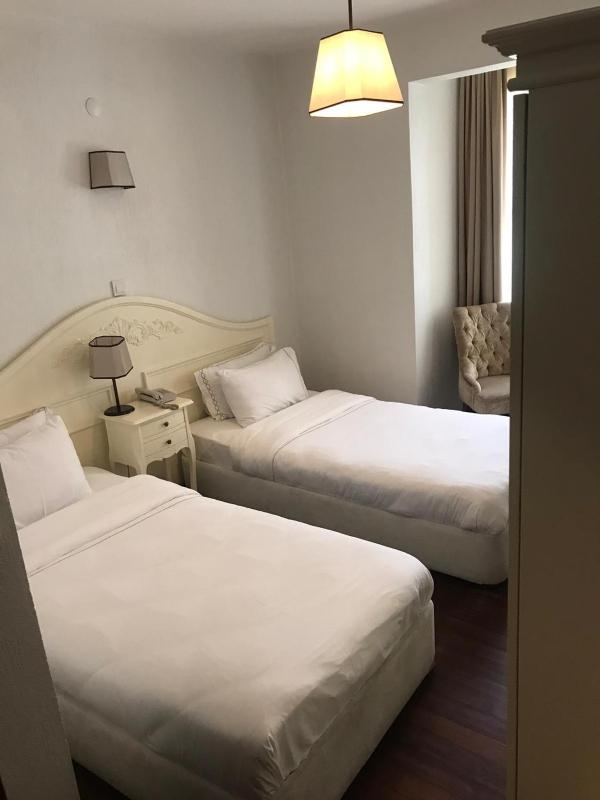 Twin Room image 1