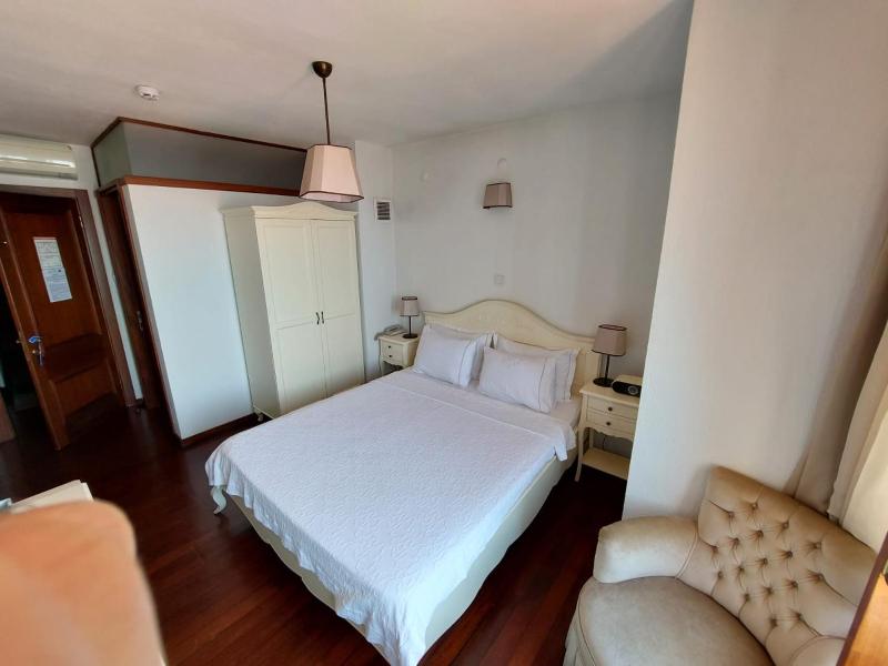 Double Room with Sea View image 1