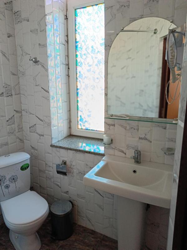Twin Room with City View image 4
