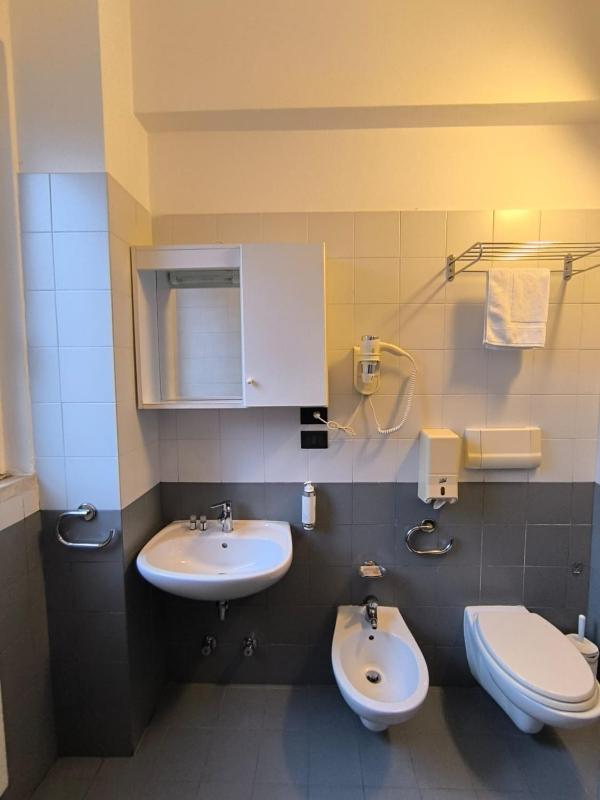 Standard Twin Room image 2
