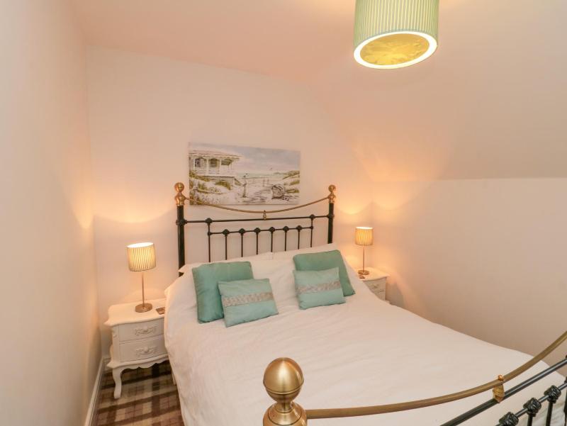 Dotty's Sunshine Cottage - image 26