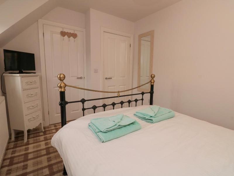Dotty's Sunshine Cottage - image 22