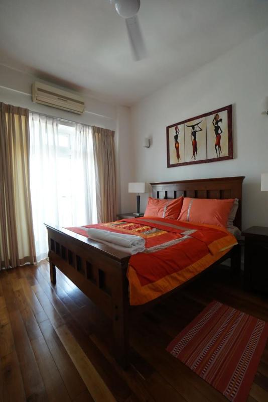 Spacious Colombo 7 apartment by the park - image 8