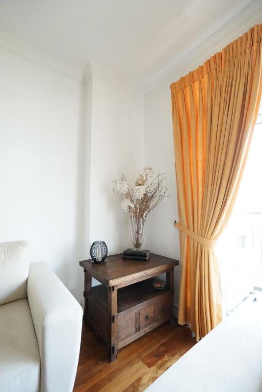 Spacious Colombo 7 apartment by the park - image 15