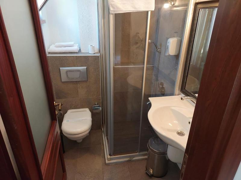 Single Room image 3