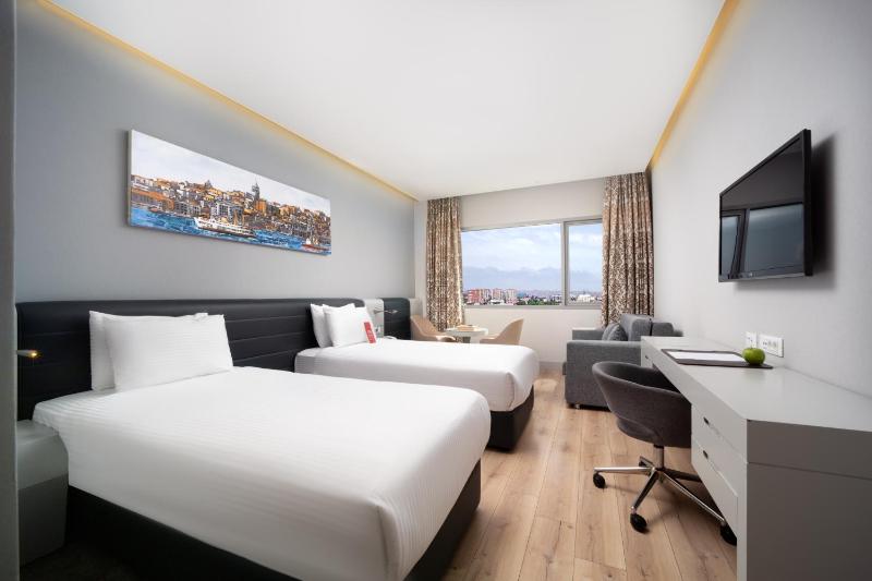 Deluxe Room with Two Twin Beds - Sea View image 2