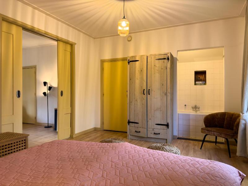 Twin Room image 4