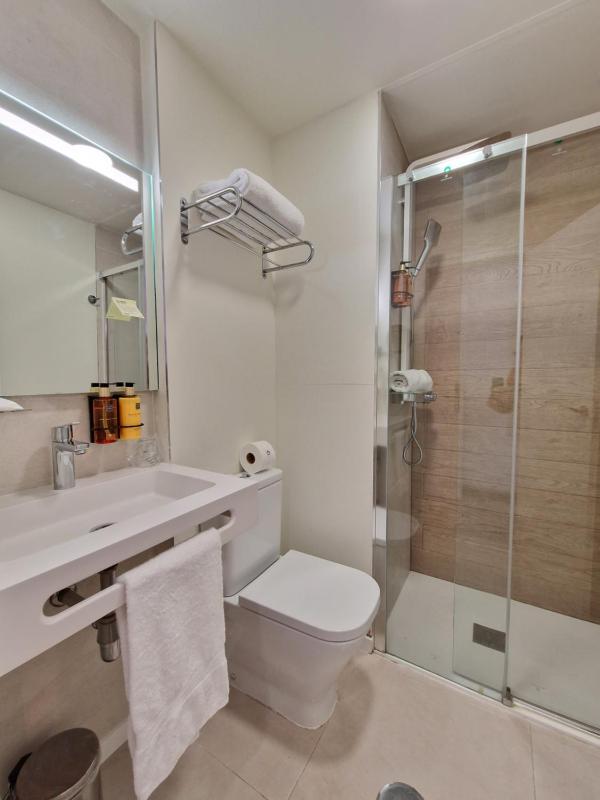 Economy Single Room image 3