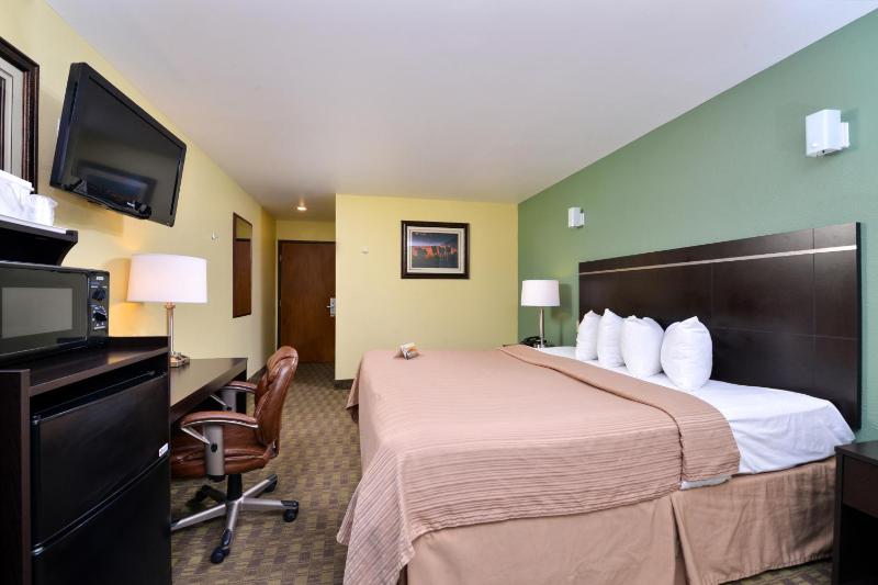 Queen Room - Non-Smoking image 1