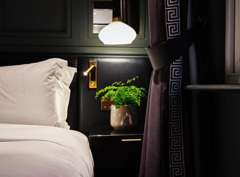 Standard Double Room image 3