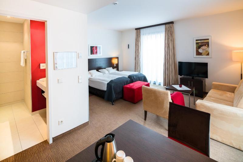 Junior Twin Suite image 4