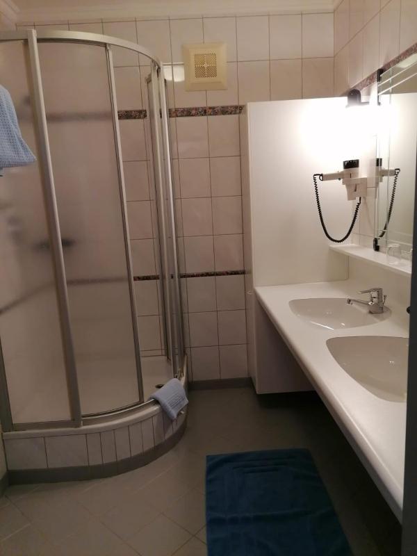 Standard Double Room image 3