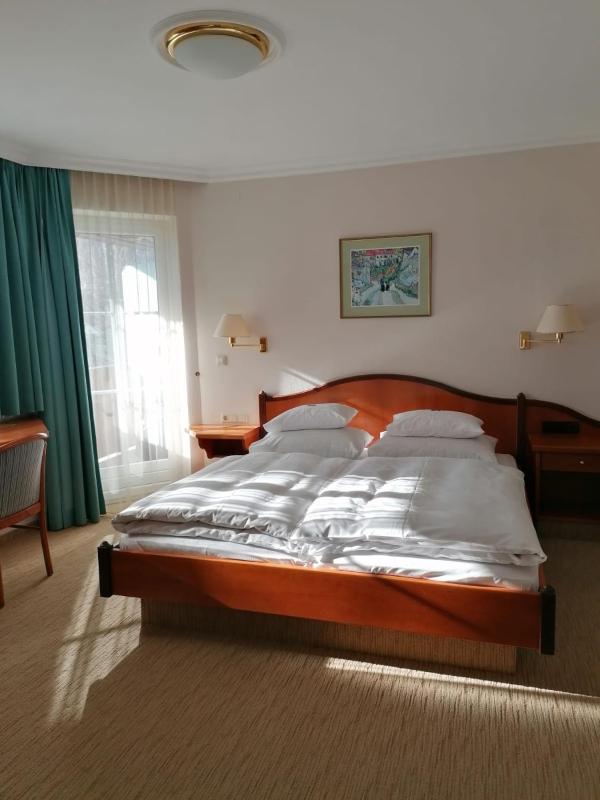 Standard Double Room image 2