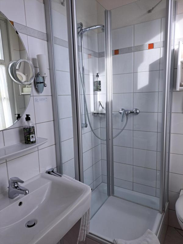 Double Room image 3