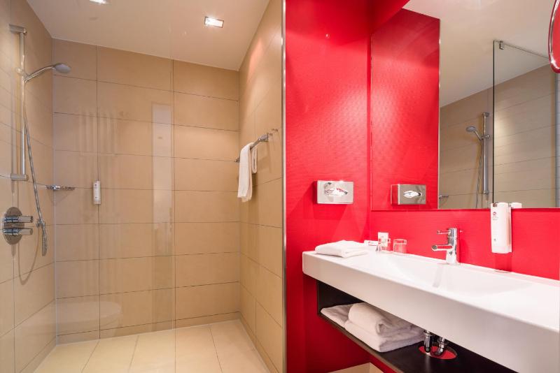 Junior Twin Suite image 3