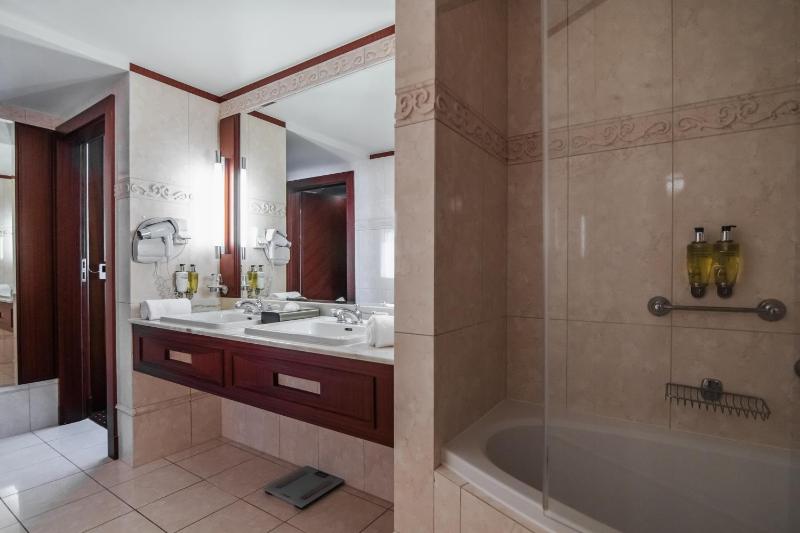 Deluxe Suite image 4