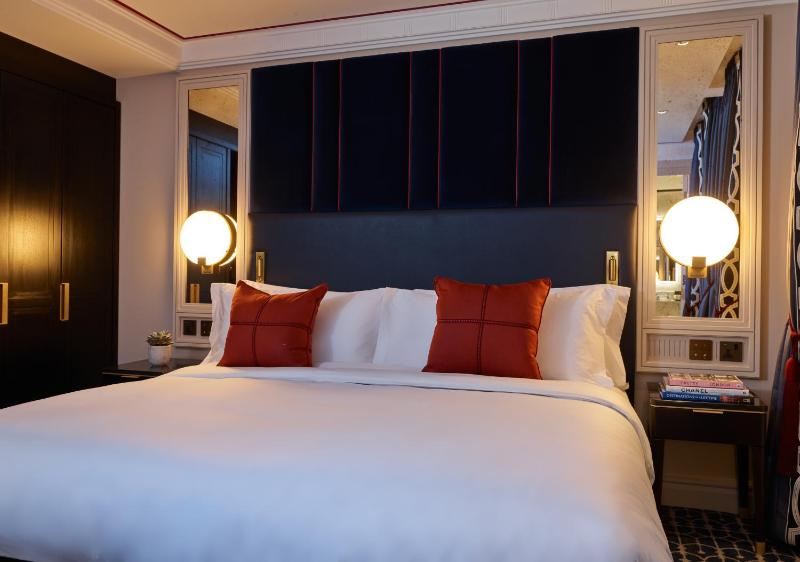 Deluxe Double or Twin Room image 1