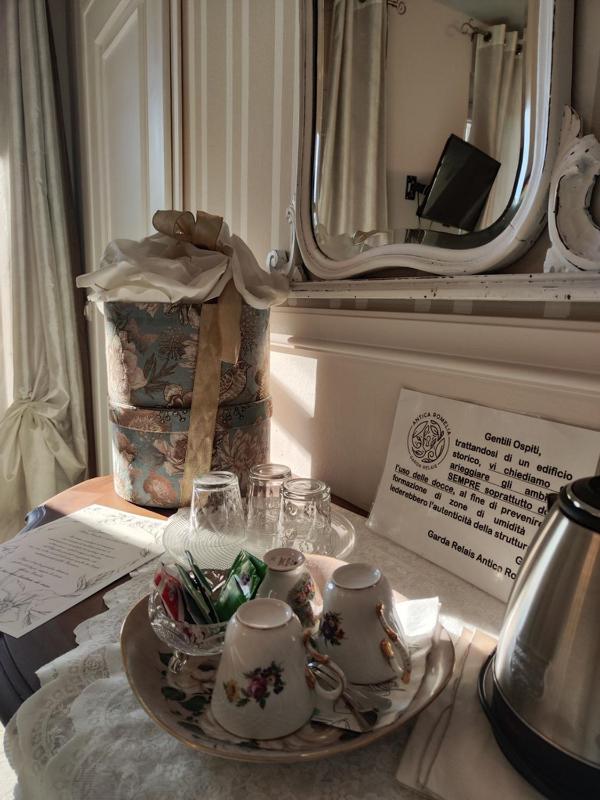 Queen Room with Garden View image 4