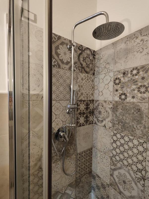 Queen Room with Garden View image 2