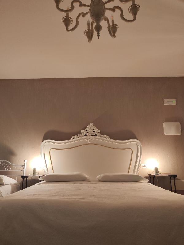 Deluxe Quadruple Room image 1