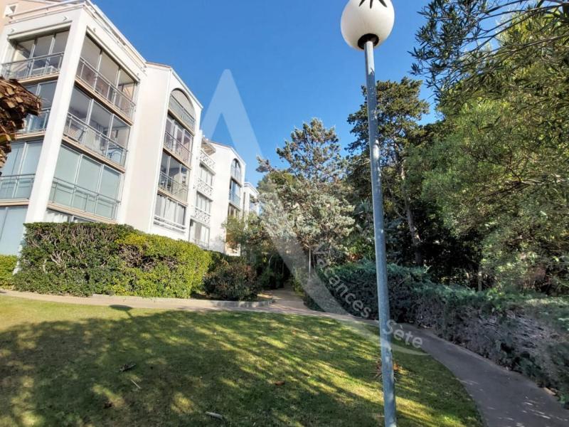 Beau T2 moderne residence avec piscine - Place de parking - image 4
