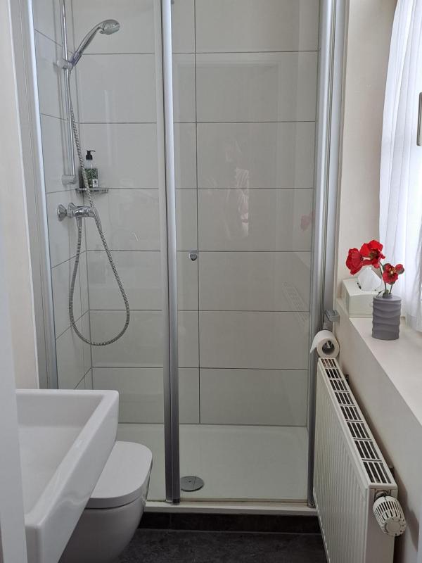 Single Room image 3