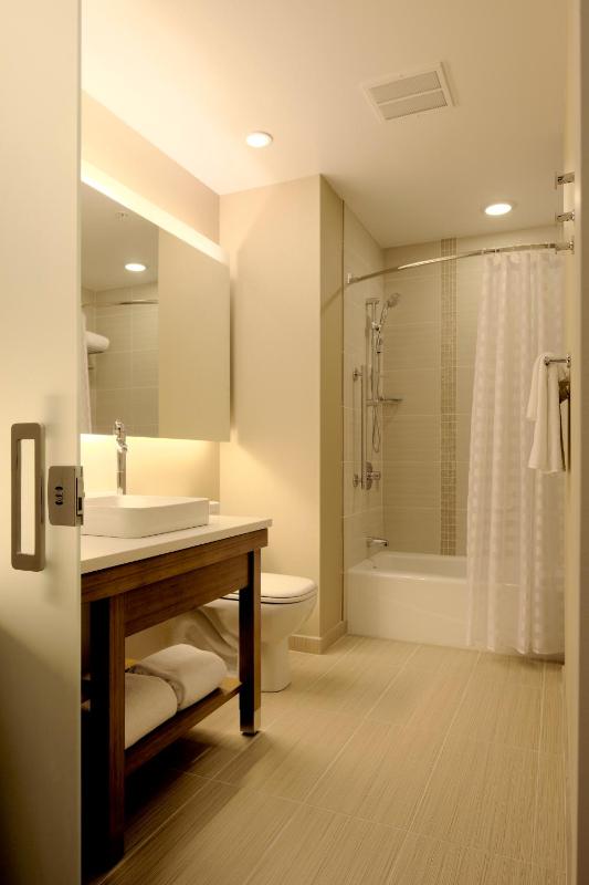 King Room with Sofa Bed and Accessible Tub image 1