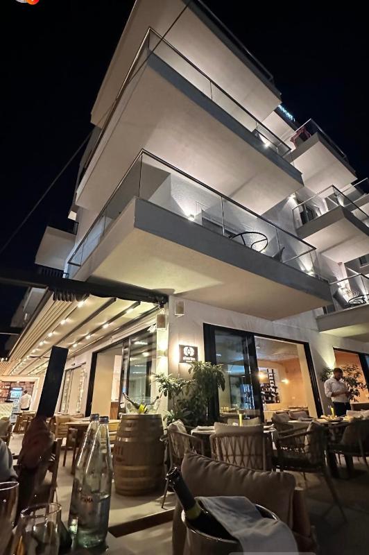 Avenue Hotel - image 14