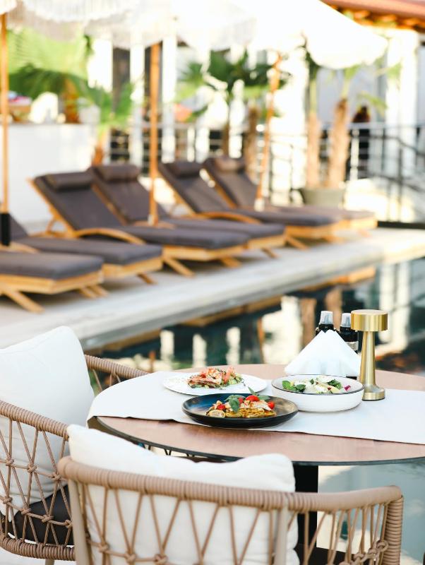 Avenue Hotel - image 2
