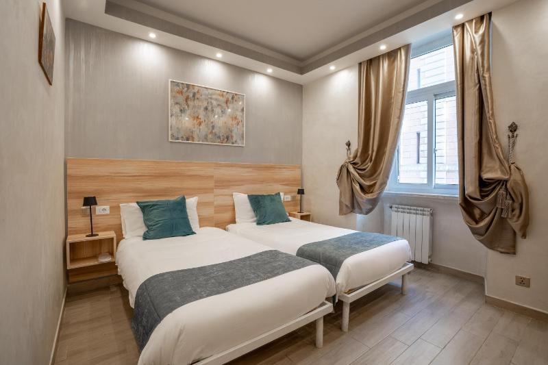 Standard Twin Room image 1