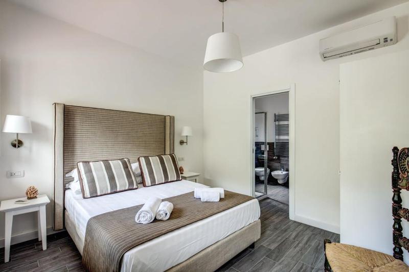 Villa Aprea luxury villa with stunning views and private heated pool - image 42