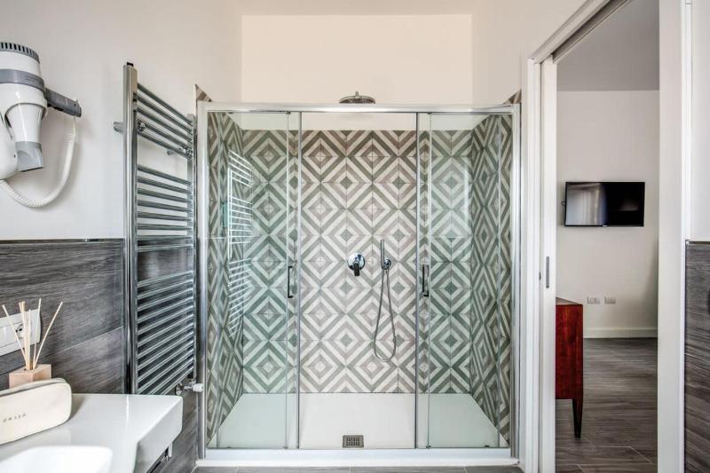 Villa Aprea luxury villa with stunning views and private heated pool - image 37