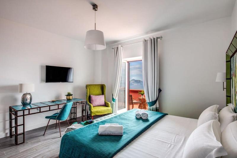 Villa Aprea luxury villa with stunning views and private heated pool - image 8
