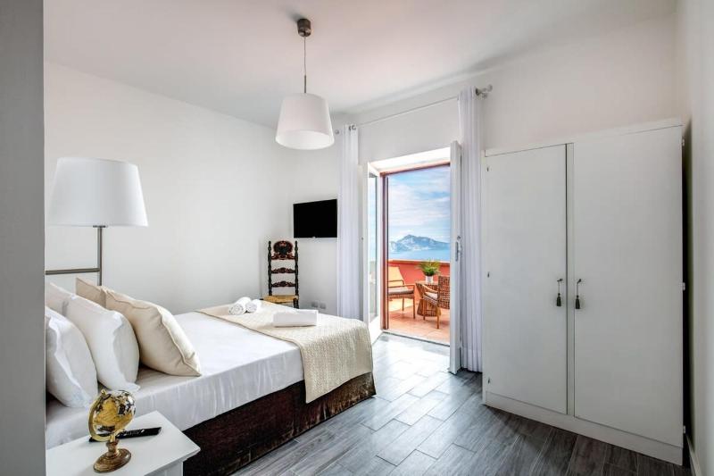 Villa Aprea luxury villa with stunning views and private heated pool - image 30